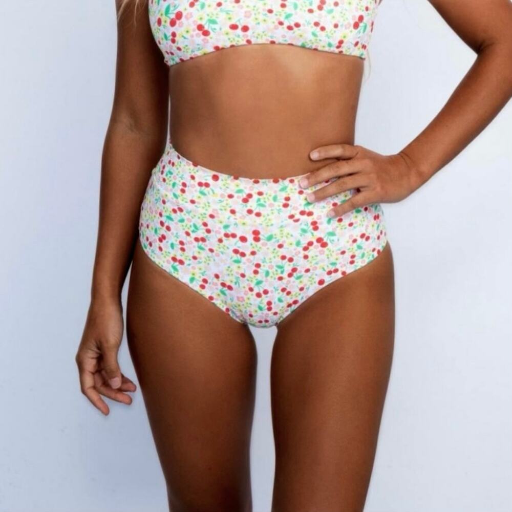 Skatie• Scarlette bikini Bottoms in CARMEL Cherry Print - Picture 4 of 11